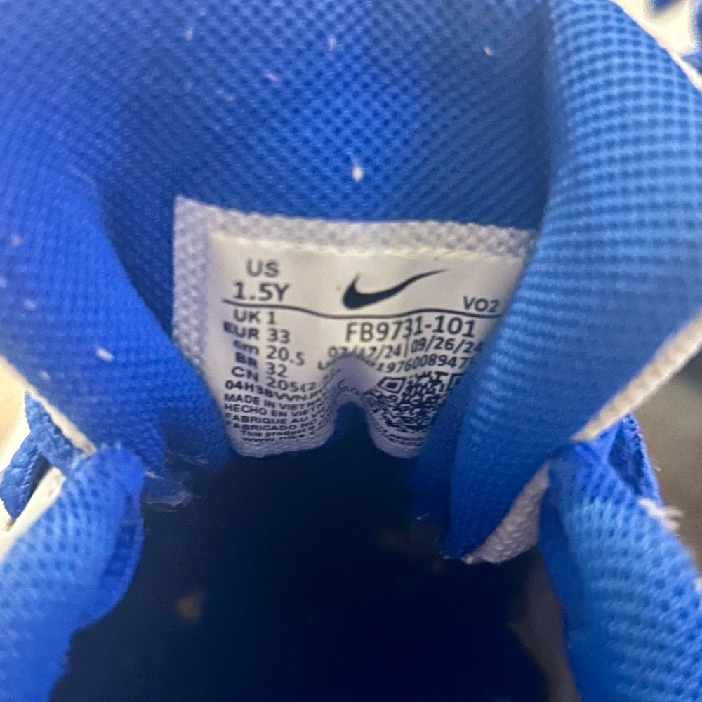 Nike Kids White and Royal Blue Athletic Cleats - Picture 4 of 4